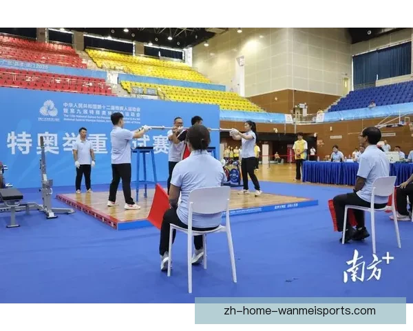 举重比赛的竞技规则和评判标准及其应用 举重比赛的竞技规则和评判标准及其应用