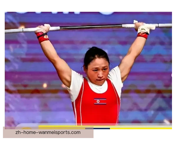 举重比赛：实力强劲选手斩获佳绩