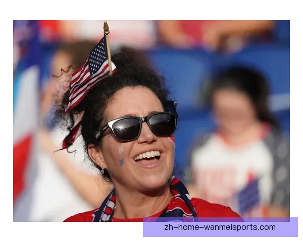 足球公开赛盛况空前，球迷狂欢激情涌现